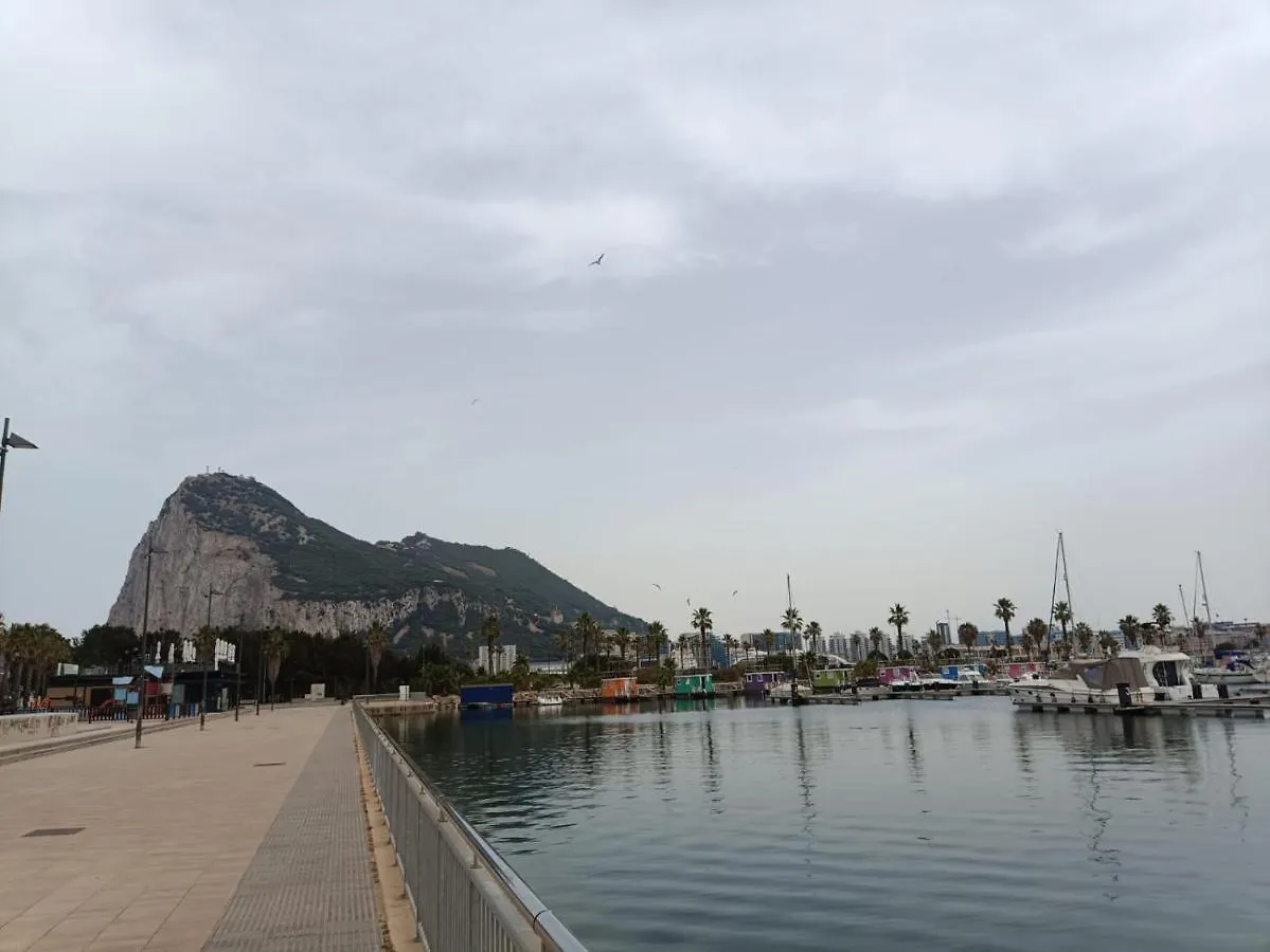 Vistas A 3 Paises Y 2 Continentes 1º Linea De Playa A 5 Minutos De Gibraltar Apartment La Linea de la Concepcion Homestay