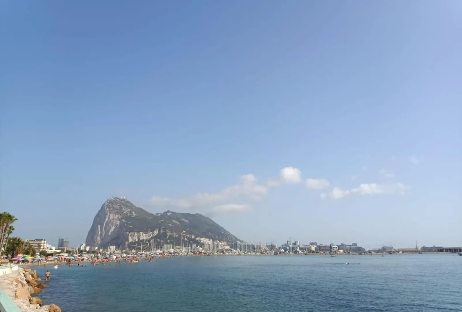 Habitación en casa particular Apartamento Vistas A 3 Paises Y 2 Continentes 1º Linea De Playa A 5 Minutos De Gibraltar La Línea de la Concepción España