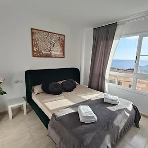 apartamento-familiar-arcoiris-primera-lnea-de-la-playa.tenerifehoteles.net/