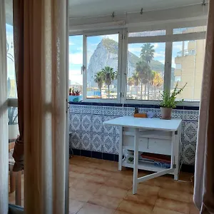 Private Bathroom In Shared 50m From Gibraltar Habitación en casa particular